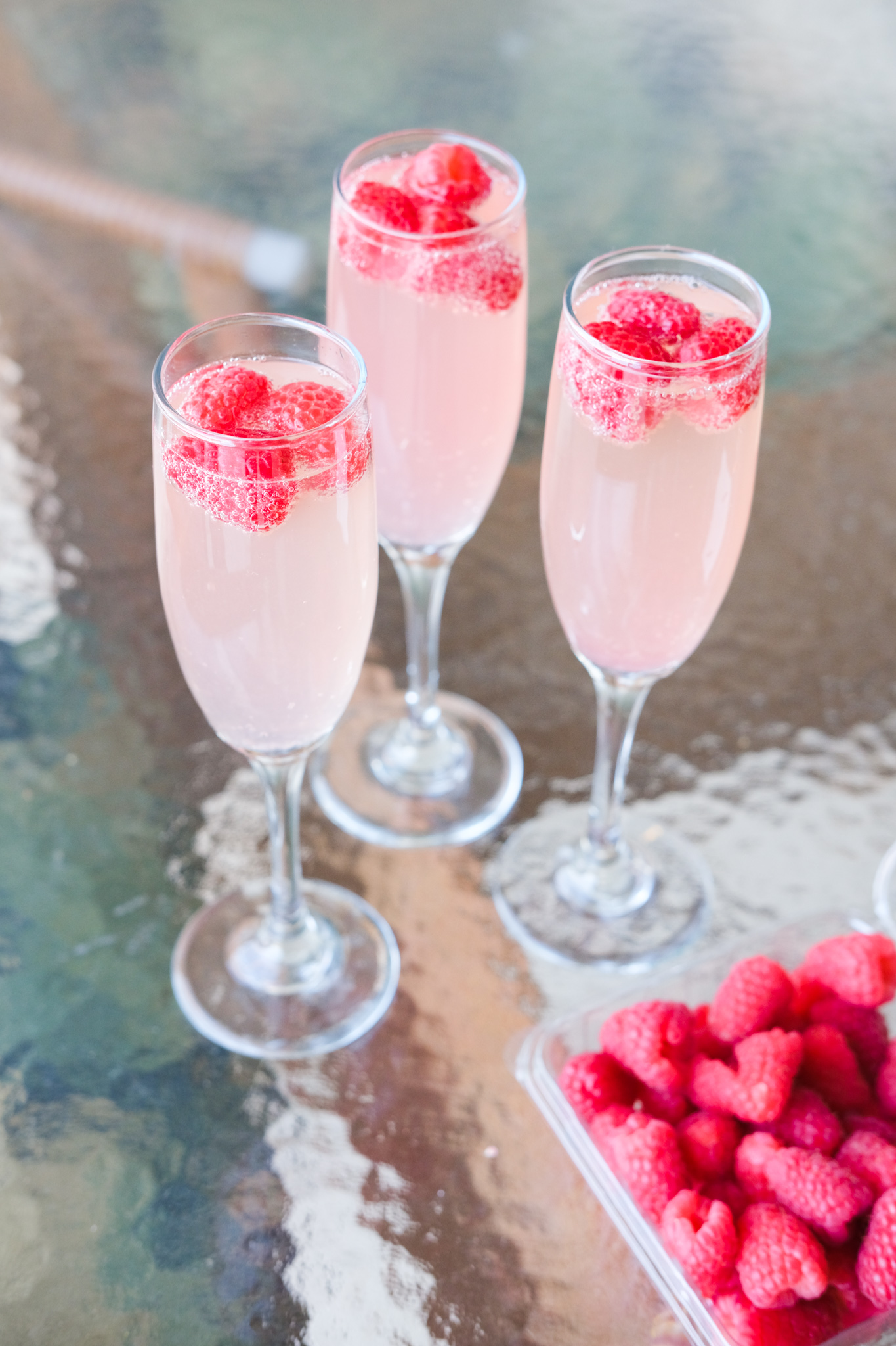lemonade with champagne and raspberries