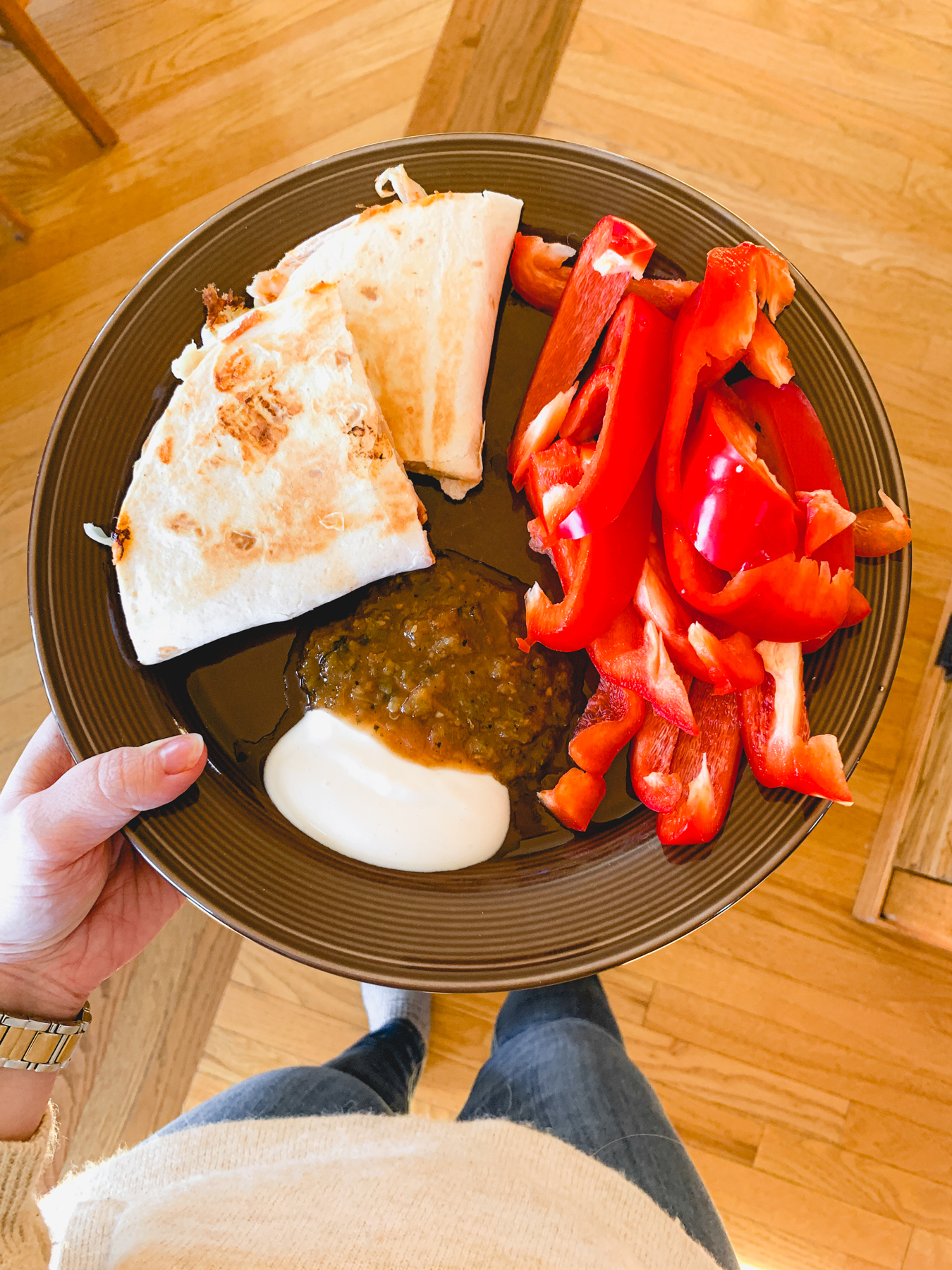 chicken quesadilla with bell peppers and salsa