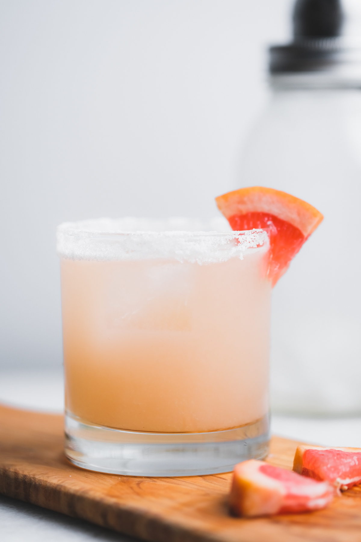 mezcal paloma cocktail with grapefruit wedges